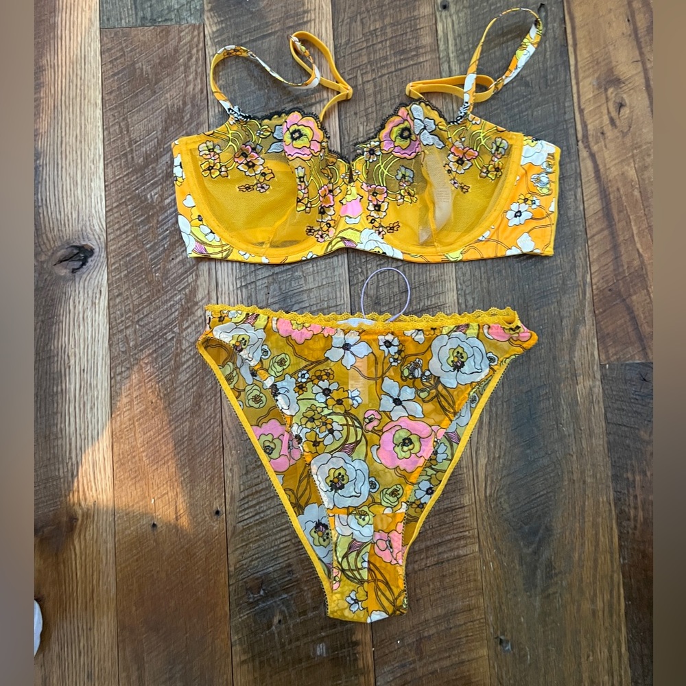 Savage x Fenty - Mod Poppy. 36DD, M